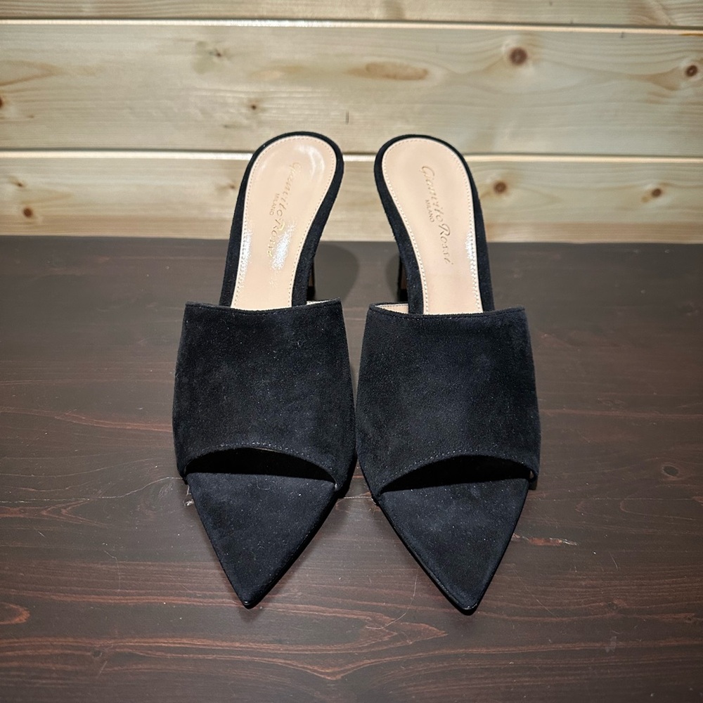 BNWOT Gianvito Rossi slip on black suede heels size 36